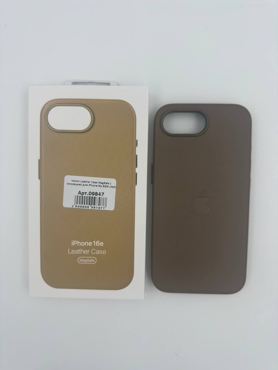 Чехол Leather Case MagSafe с анимацией для iPhone16e БЕЖ (№3)